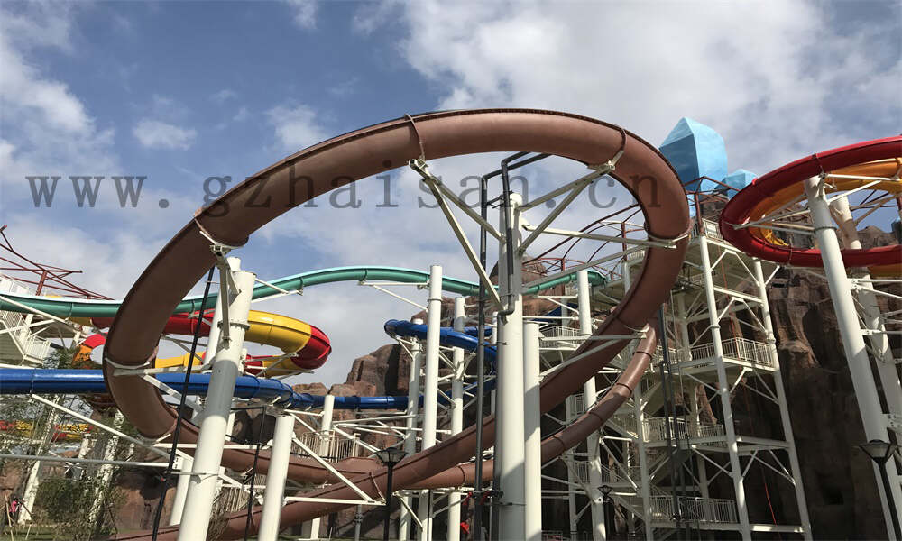 水上乐园设计的安全围栏和隔离措施如何保护游客？