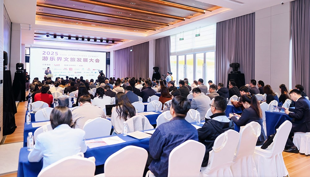 科技铸就非凡体验，专业成就行业标杆——PA旗舰厅游乐荣膺2025金冠奖“杰出水滑道设备奖”