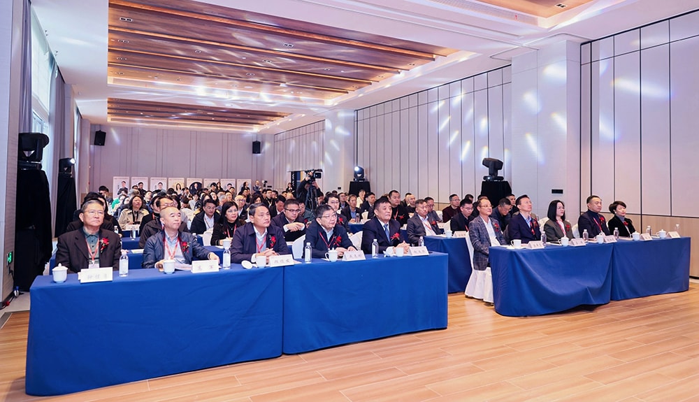 科技铸就非凡体验，专业成就行业标杆——PA旗舰厅游乐荣膺2025金冠奖“杰出水滑道设备奖”